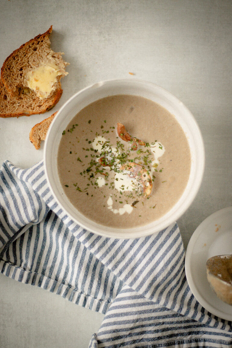 Mushroom soup in a bowl! Easy and healthy and so delicious. Recipe in post.