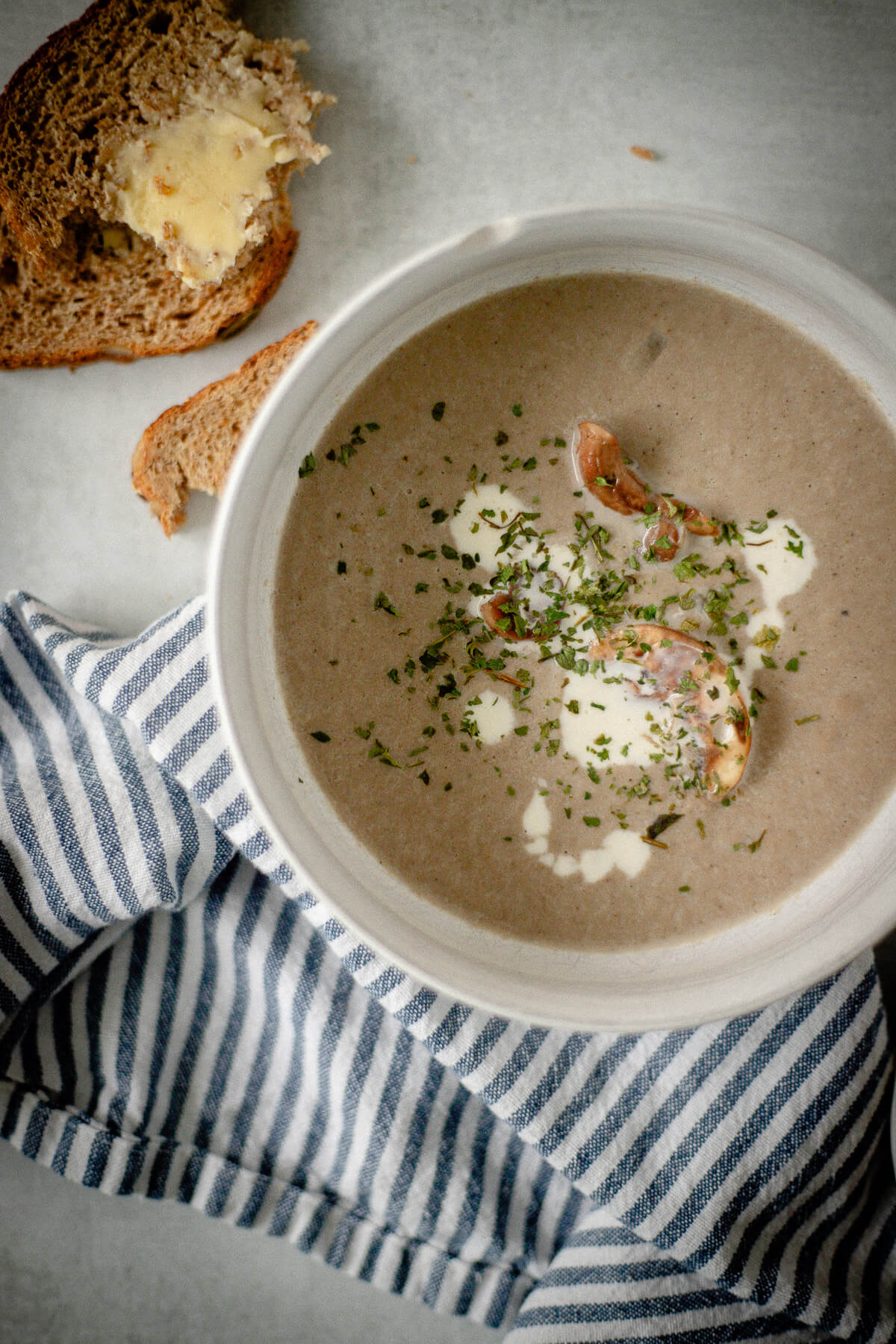 Mushroom soup in a bowl! Easy and healthy and so delicious. Recipe in post.
