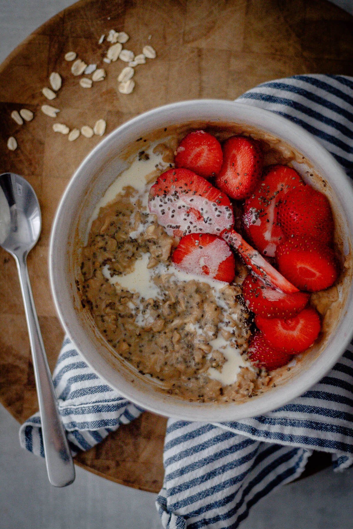 peanut butter protein oatmeal with strawberries