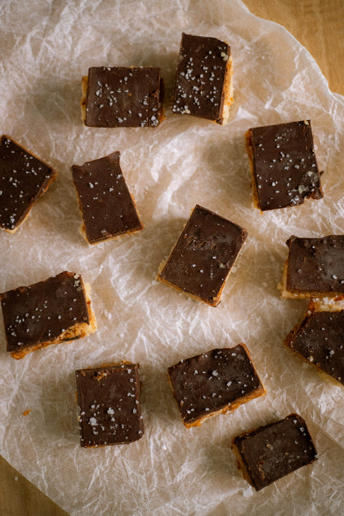 peanut butter date bars with chocolate topping