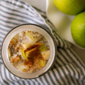 apple pie and cinnamon overnight oats