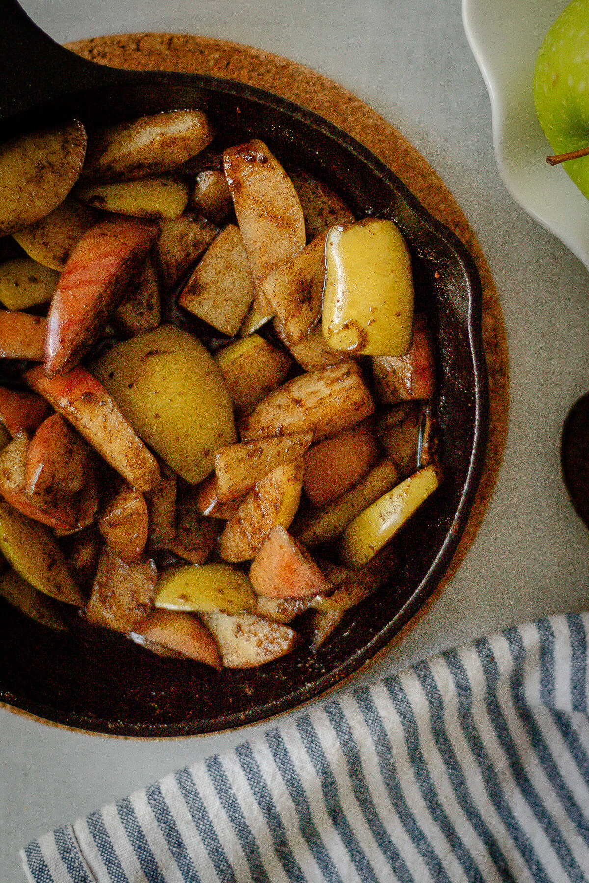 stewed green and red apples with apple pie spice